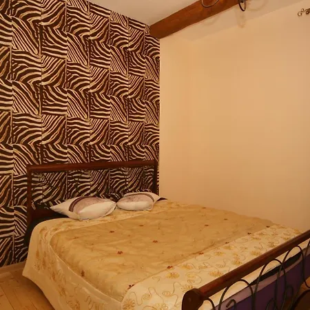 Tauer Πανσιόν Tatariv